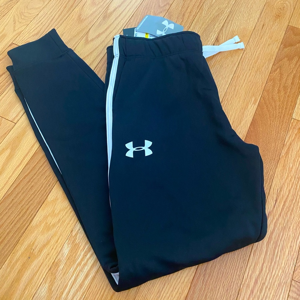 Girls size Medium Under Amour joggers NWT
